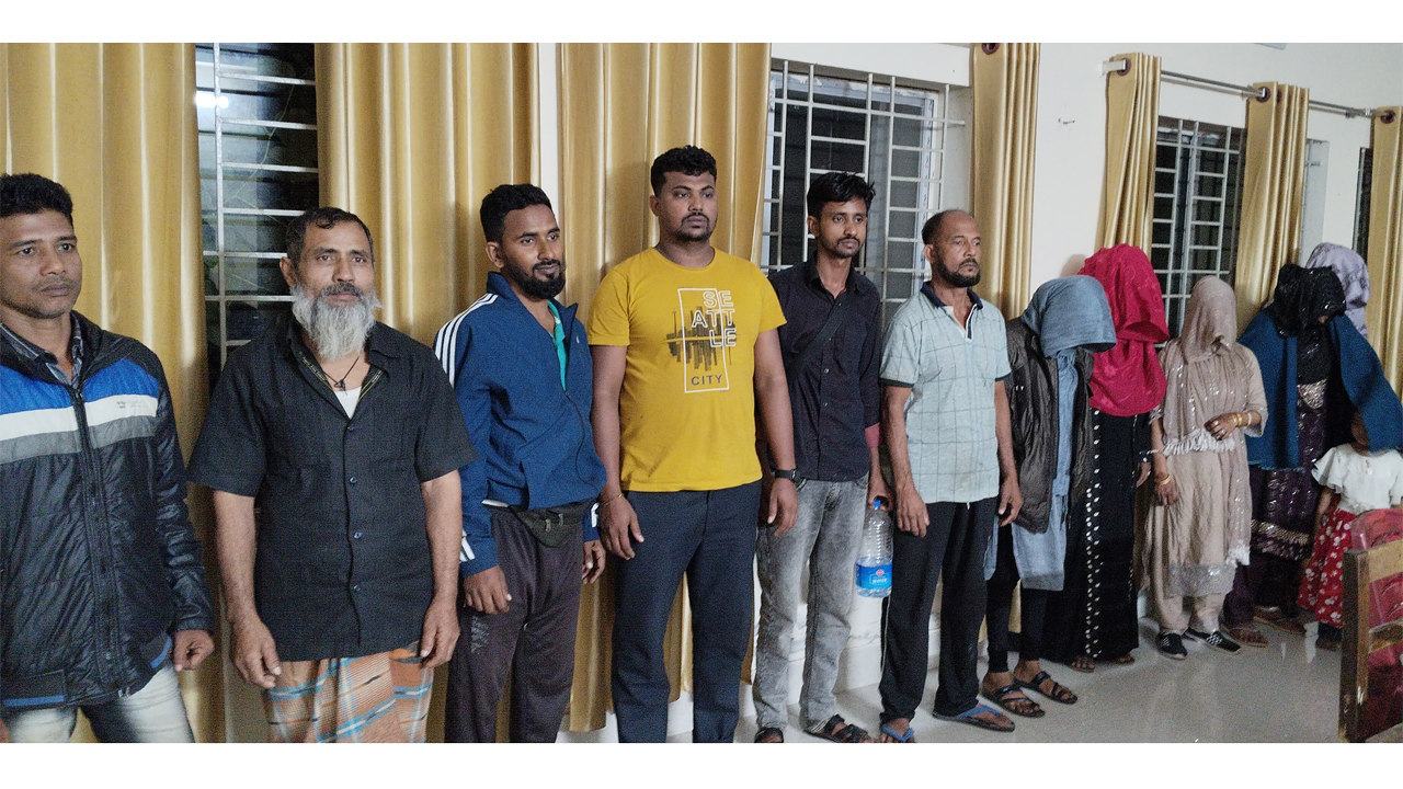 হস্তান্তর বাংলাদেশীরা।