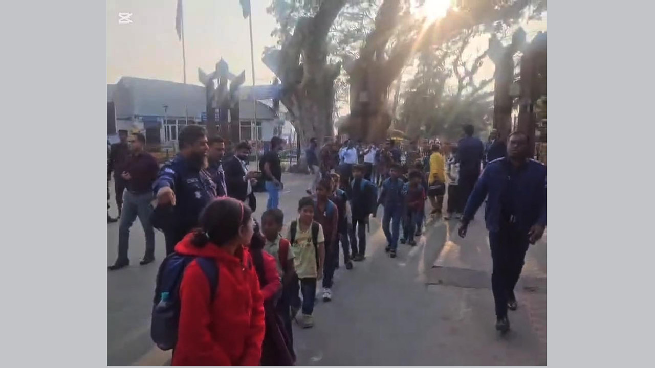 পশ্চিমবঙ্গের বিভিন্ন হোম থেকে দেশে ফিরল বাংলাদেশী ২৮ শিশু