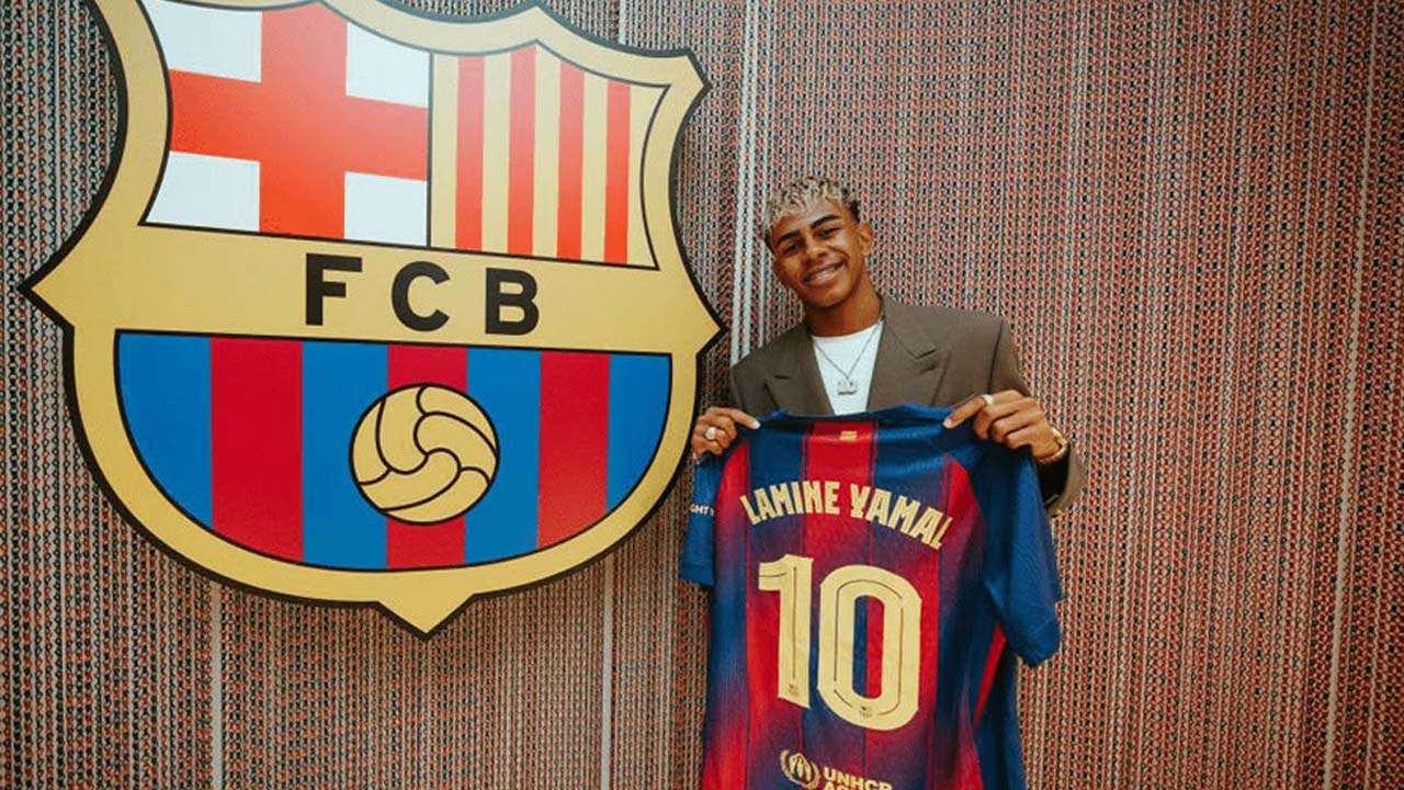 রেকর্ড আয়ের শীর্ষে বার্সেলোনা