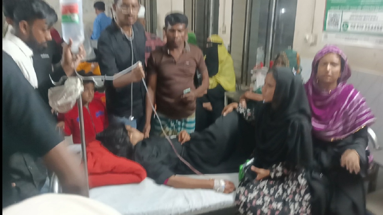 ভালুকায় জুতা কারখানায় বিরিয়ানি খেয়ে অর্ধশতাধিক শ্রমিক অসুস্থ