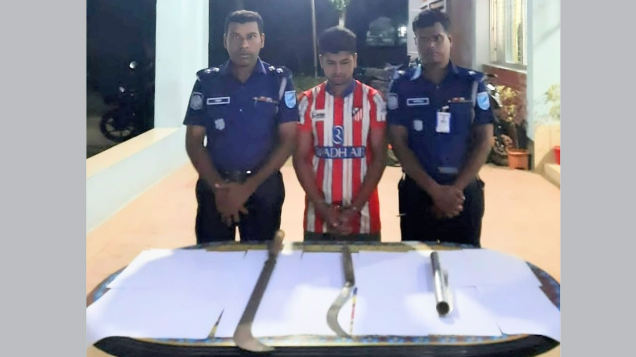 অস্ত্রসহ আটক সাইমন শরীফ