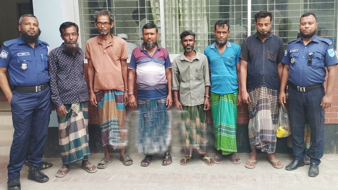 জুয়ার আসর থেকে আটক ছয়জন