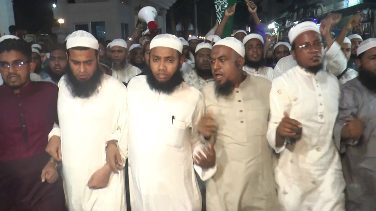মিটফোর্ডে ব্যবসায়ীকে হত্যার প্রতিবাদে ভোলায় বিক্ষোভ