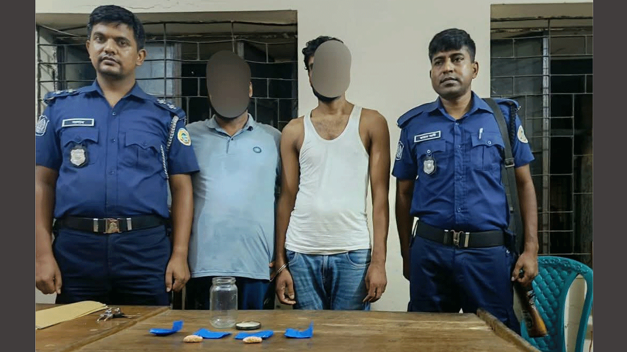 ইয়াবাসহ আটকরা