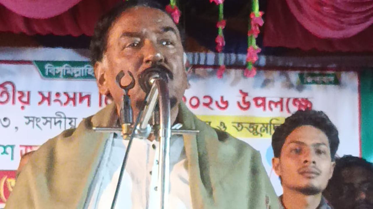 নির্বাচনী জনসভায় মেজর হাফিজ