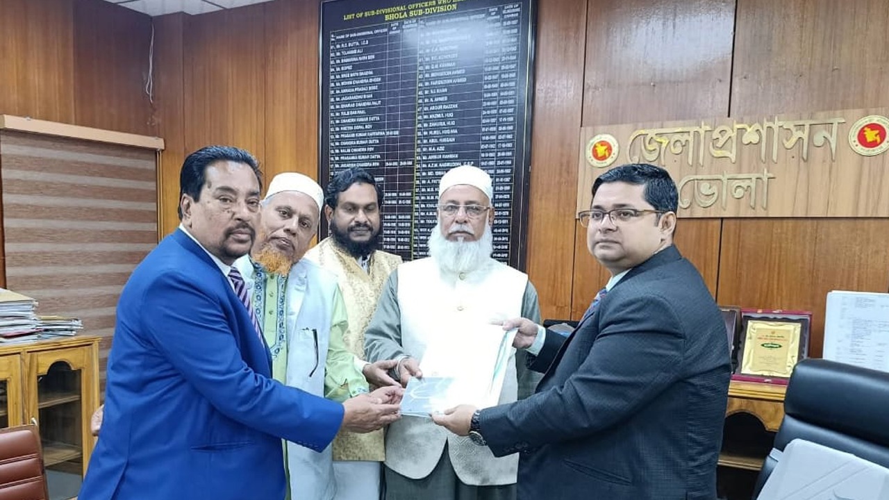 ভোলা-৪ আসনে জামায়াত প্রার্থী অধ্যক্ষ মোস্তফা কামালের মনোনয়নপত্র সংগ্রহ