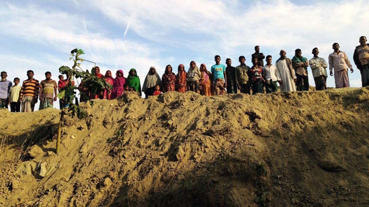 খোলা আকাশের নিচে কয়েকশ পরিবার