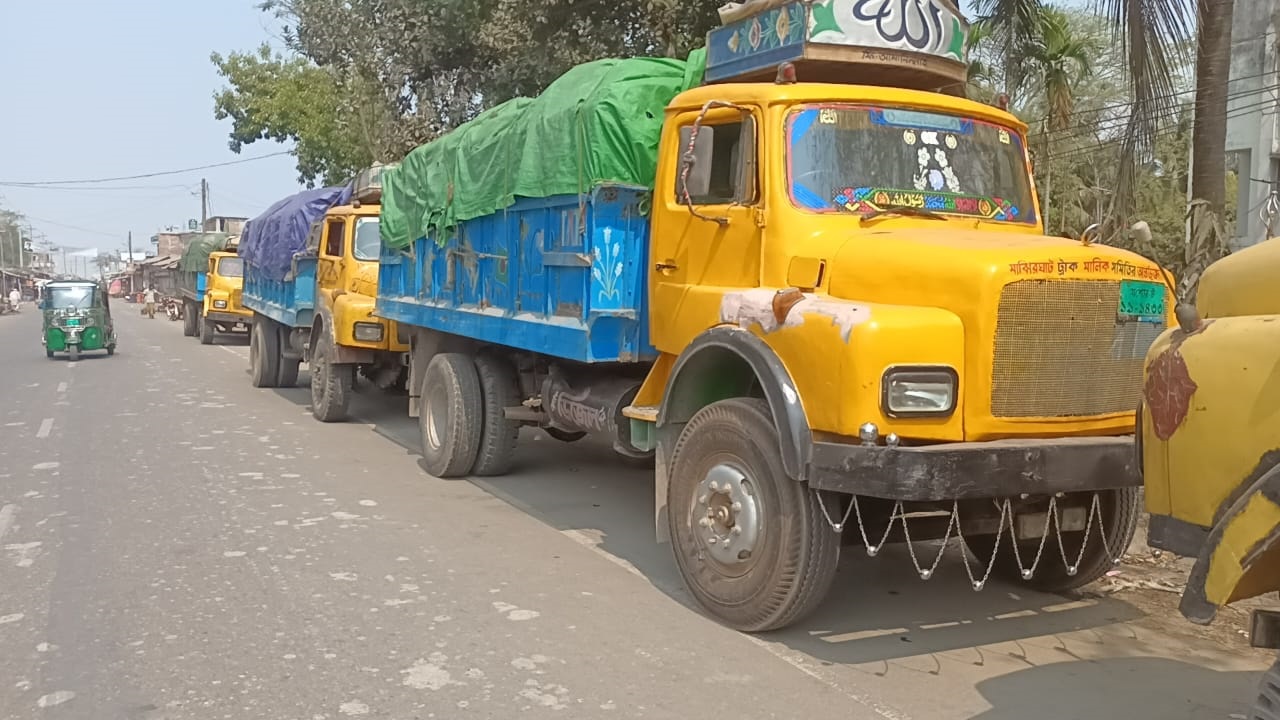 ভোলায় ফেরি থেকে ৭১ মেট্রিক টন ইউরিয়া সার জব্দ, চালক আটক