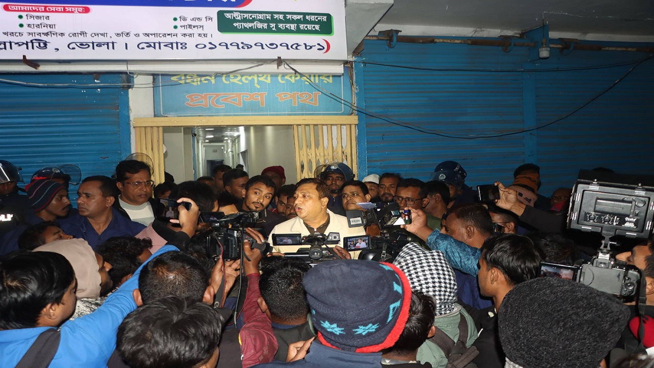 ভোলায় ভুল রক্ত পুশ করায় প্রসূতির মৃত্যুর অভিযোগ, ক্লিনিকে হামলা