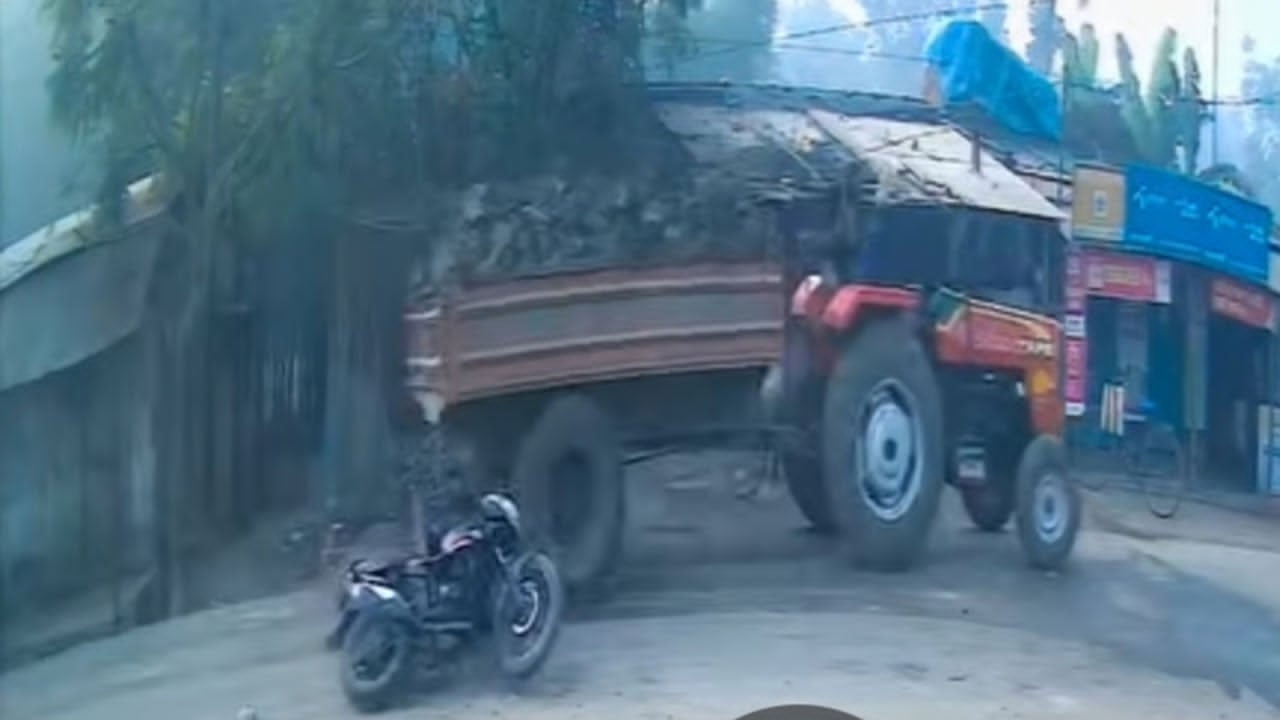 ভোলাহাটে মোটরসাইকেল আরোহী নিহত