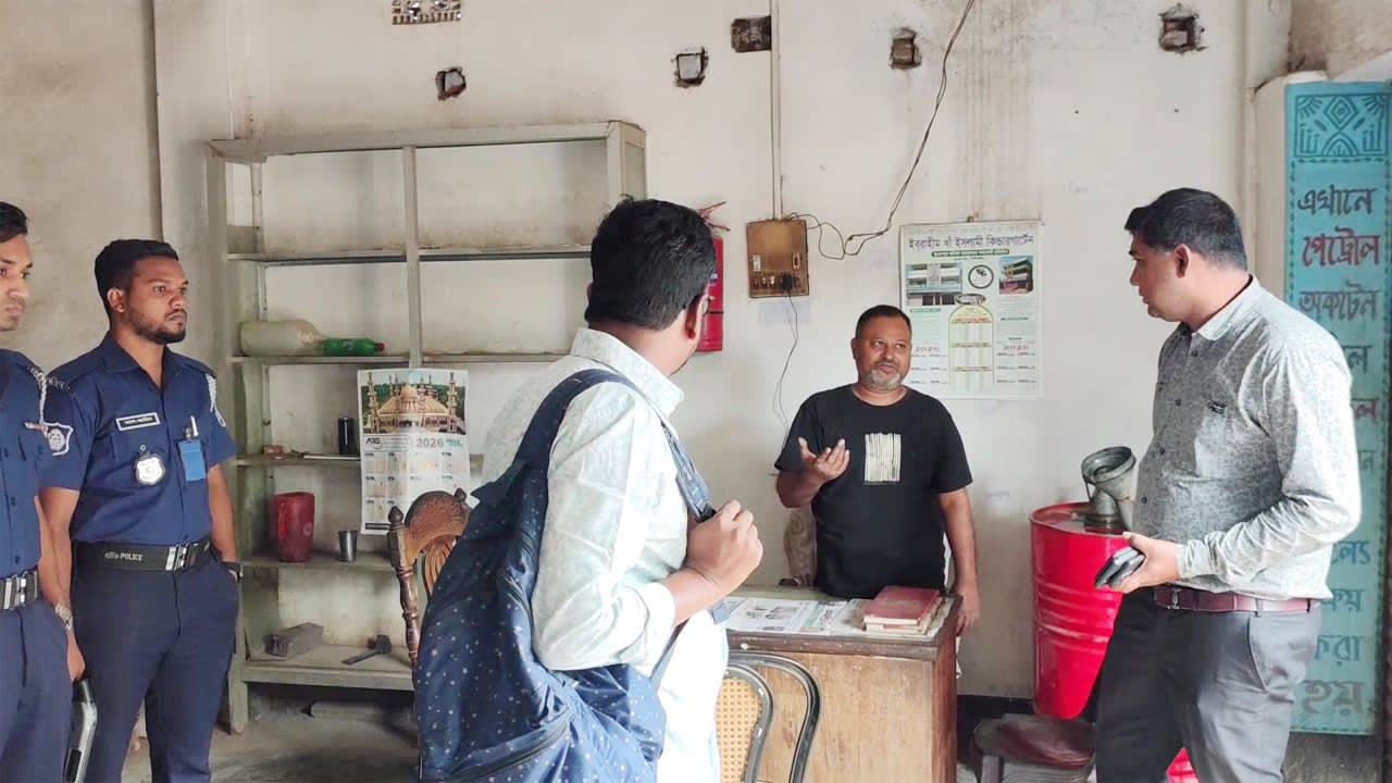 ভূঞাপুরে বাড়তি দামে জ্বালানি তেল বিক্রির অভিযোগে ভ্রাম্যমাণ আদালতের অভিযান