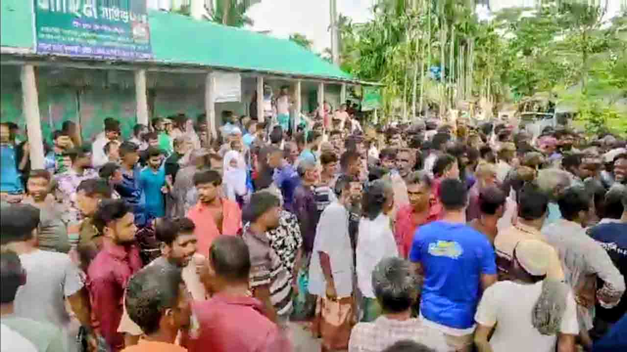 দুঃশ্চিন্তাগ্রস্থ কৃষকরা