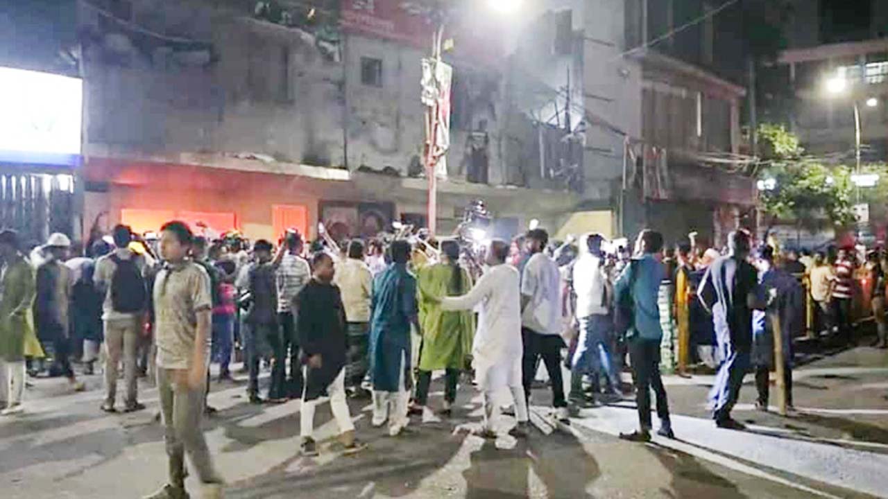 জাতীয় পার্টির কেন্দ্রীয় কার্যালয়ে ভাঙচুর ও অগ্নিসংযোগ