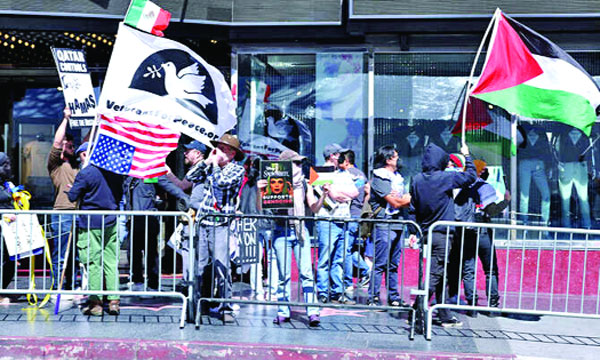 লন্ডনে গাল গ্যাডটের ছবির শুটিং ঘিরে আইনি বিতর্ক