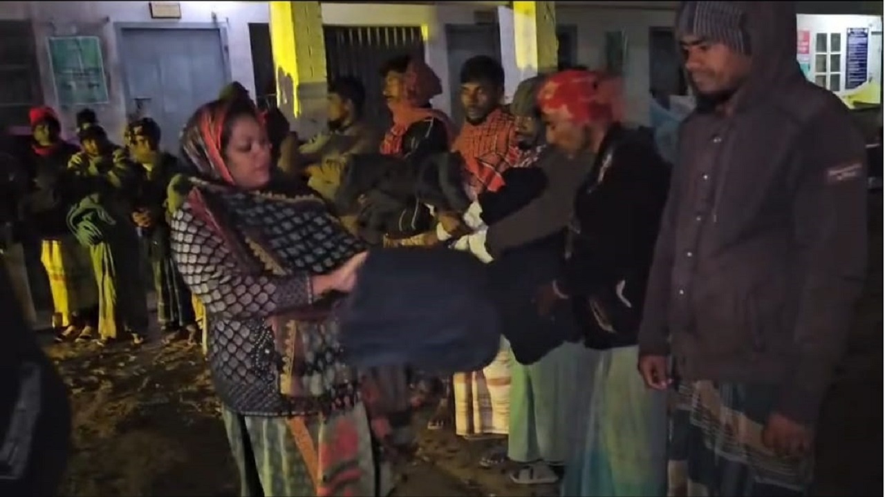 মির্জাপুরে ছিন্নমূলদের মাঝে ইউএনও সুরাইয়া ইয়াসমিনের কম্বল বিতরণ