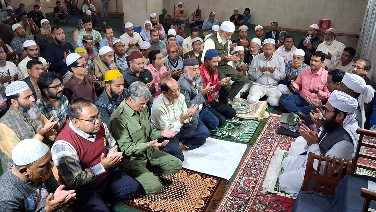 খালেদা জিয়ার সুস্থতা কামনা করে দোয়া মাহফিল করেছে সাংবাদিক ইউনিয়ন বগুড়া