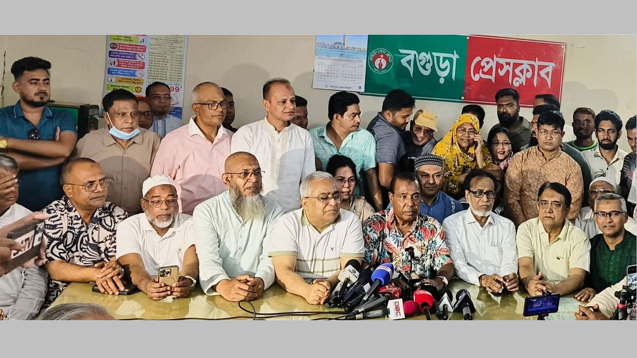 সাংবাদিকদের সাথে মতবিনিময়কালে বগুড়া-৬ আসনের বিএনপি প্রার্থী রেজাউল করিম বাদশা
