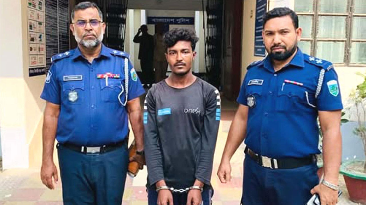 আটক ঘাতক ছেলে মো: শিপন মিয়া