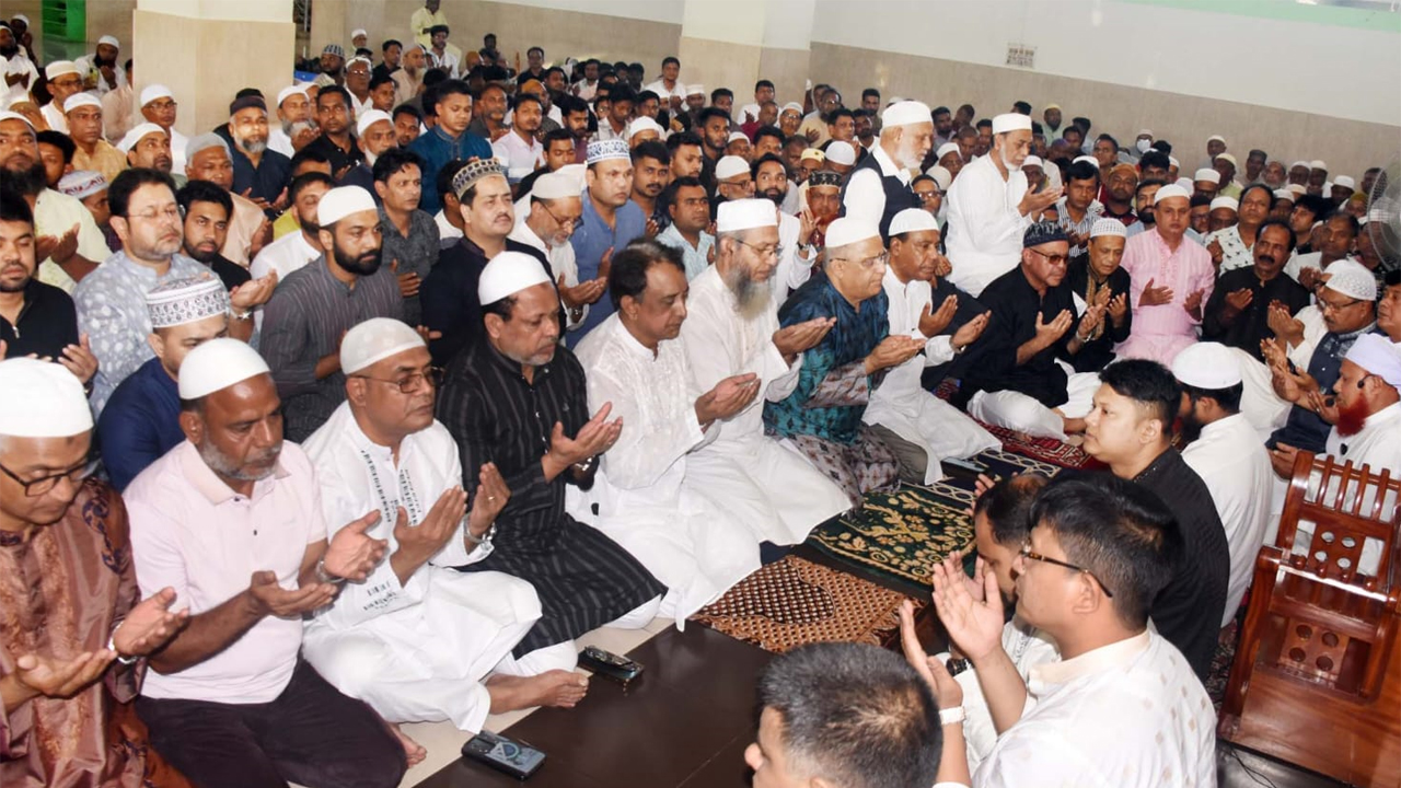 জিয়াউর রহমানের ৪৫তম শাহাদতবার্ষিকী উপলক্ষে বগুড়ায় দোয়া মাহফিল