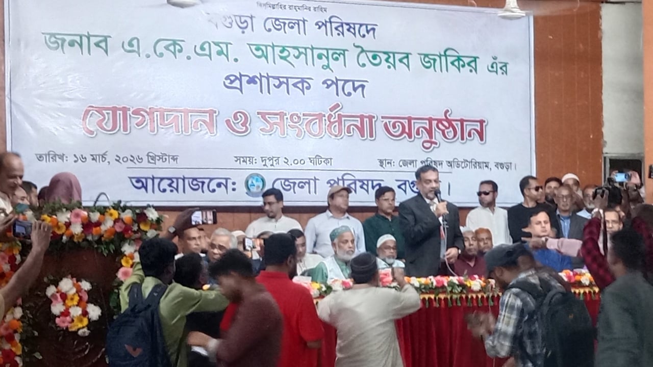 সংবর্ধনা অনুষ্ঠানে এ কে এম আহসানুল তৈয়ব জাকিরসহ অন্যরা