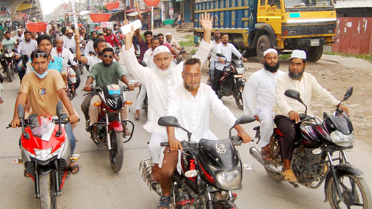 বগুড়া পৌরসভার ১৪ নম্বর ওয়ার্ডের তিনমাথায় গণসংযোগ ও পথসভা
