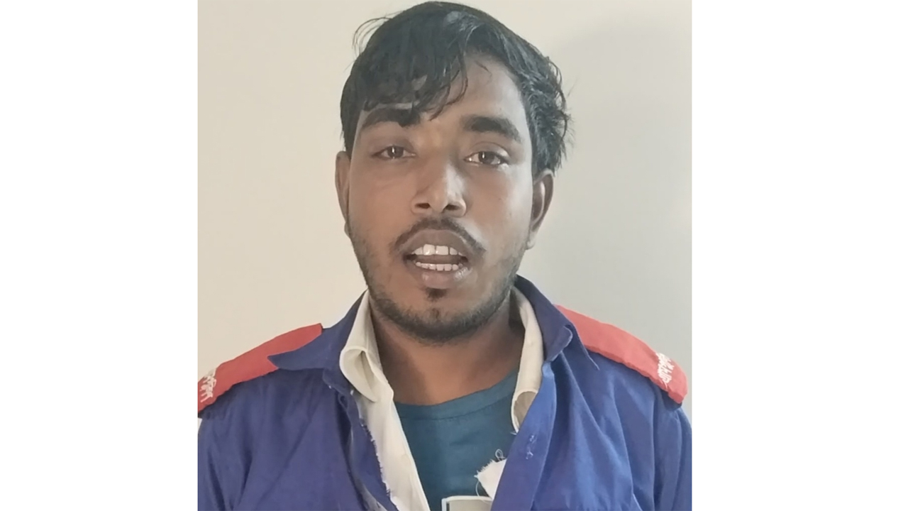 গ্রাম পুলিশ আতিকুর রহমান।