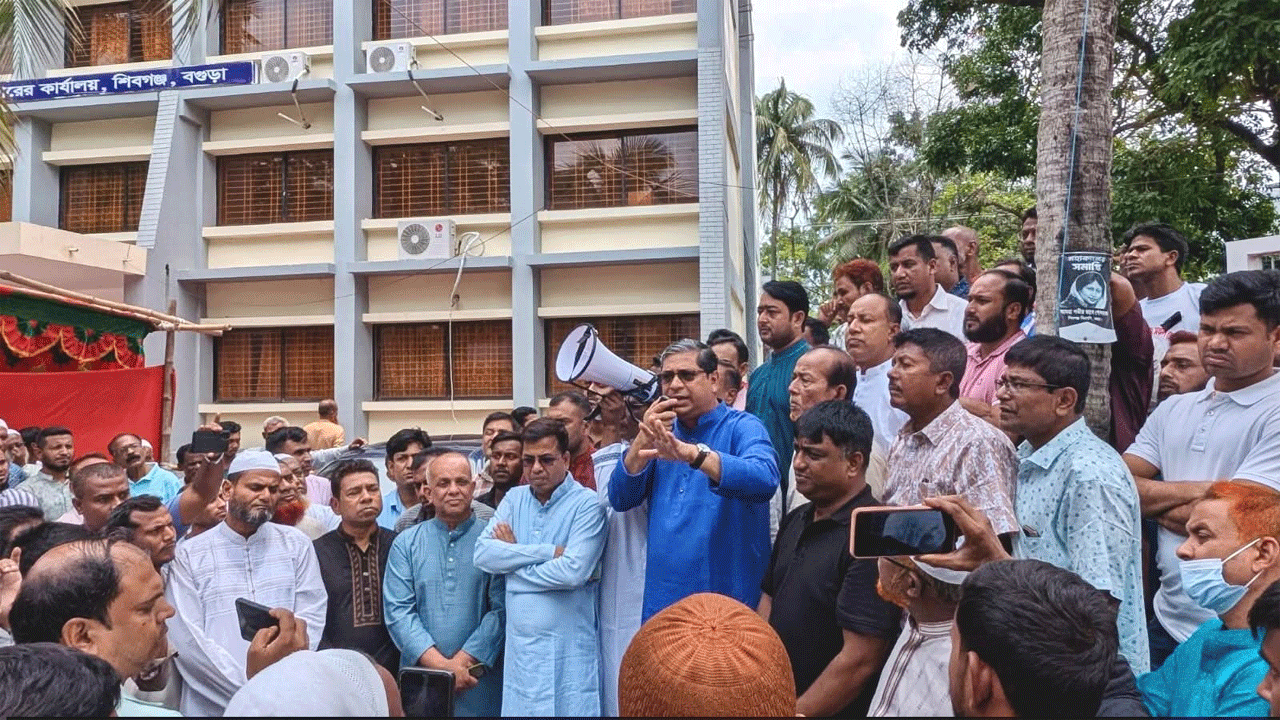 বক্তব্য রাখছেন প্রতিমন্ত্রী মীর শাহে আলম এমপি