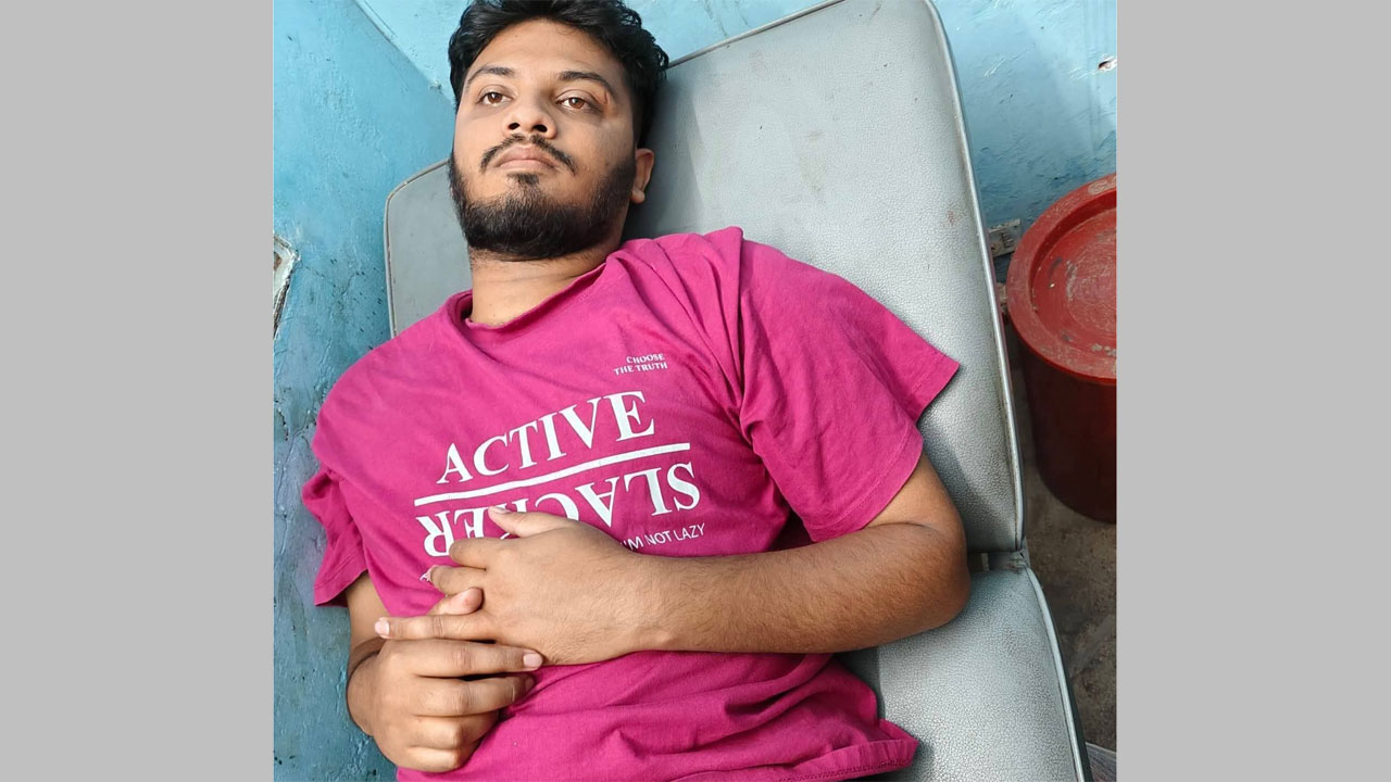 ডাকাতের গুলিতে গুলিবিদ্ধ বাড়ির মালিক রিমন