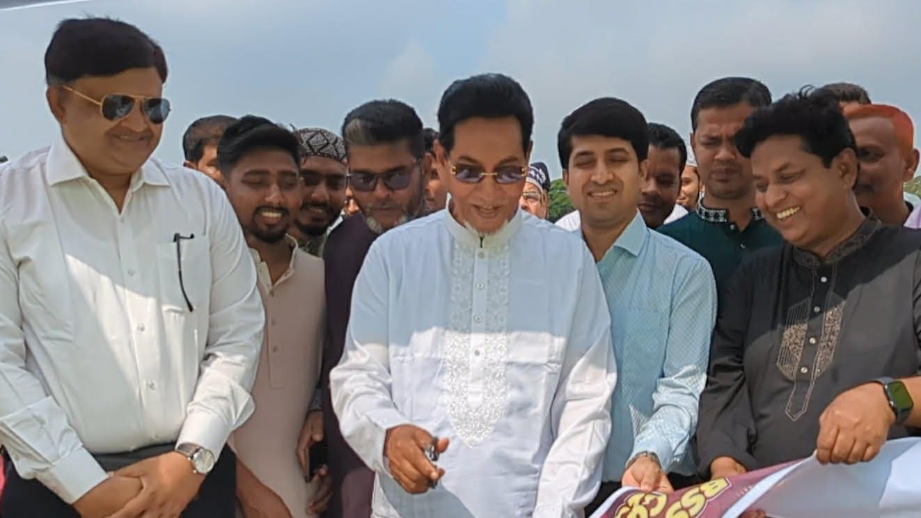 কার্নিভালের উদ্বোধনকালে চিফ হুইপ নুরুল ইসলাম মণি