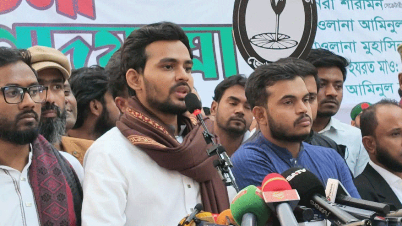 বক্তব্য রাখছেন আসিফ মাহমুদ