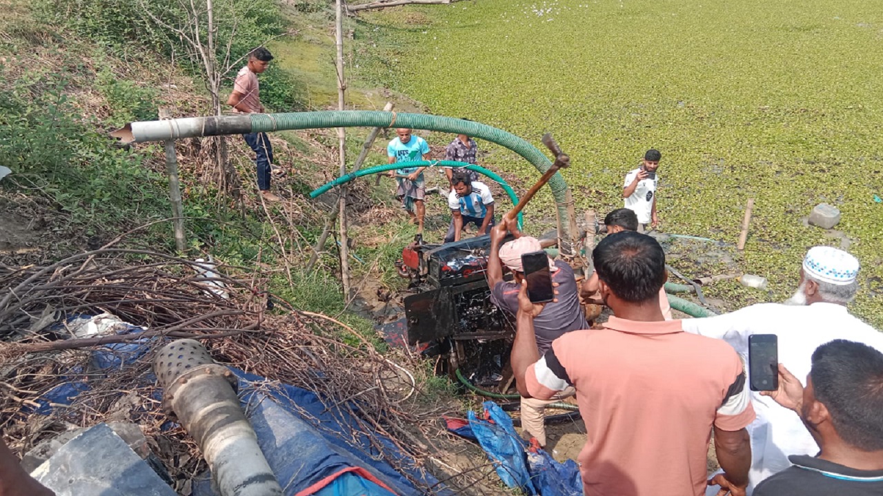 বুড়িচংয়ে দিনভর অভিযান: ১৫ ড্রেজার মেশিন ও ৩ হাজার ফুট পাইপ ধ্বংস