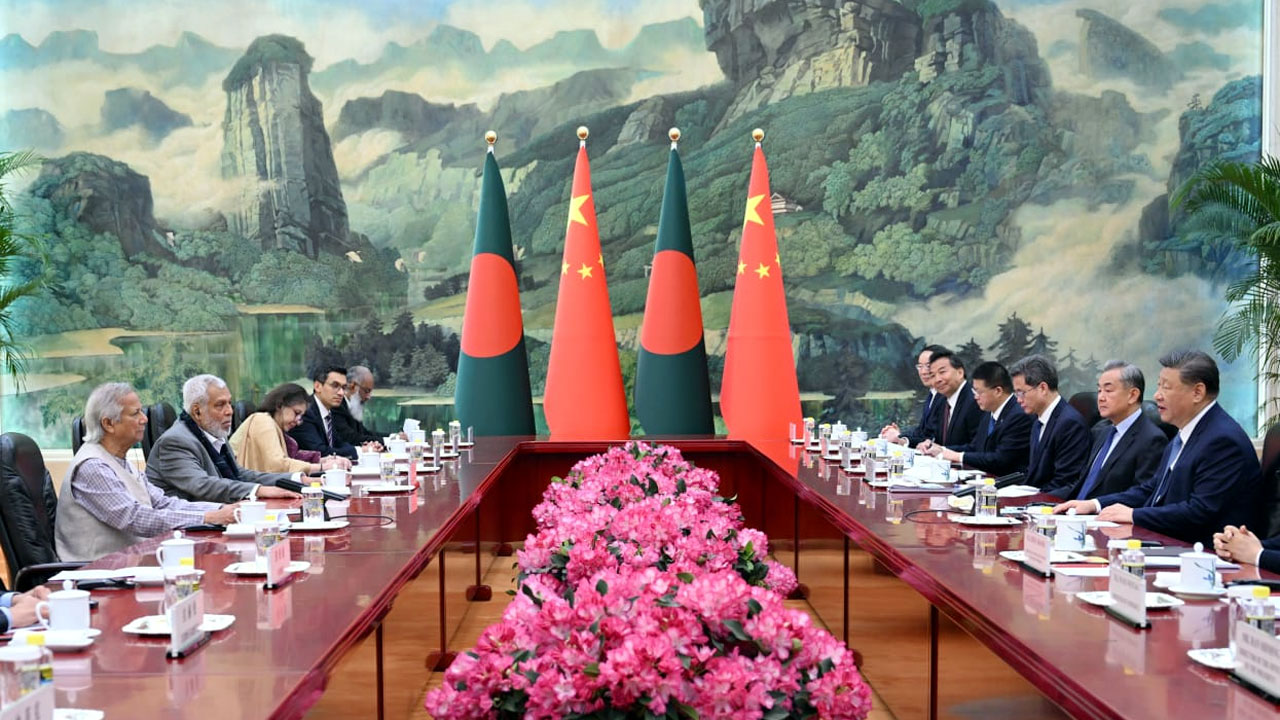 চীনা প্রেসিডেন্টের সাথে বৈঠকে প্রধান উপদেষ্টা