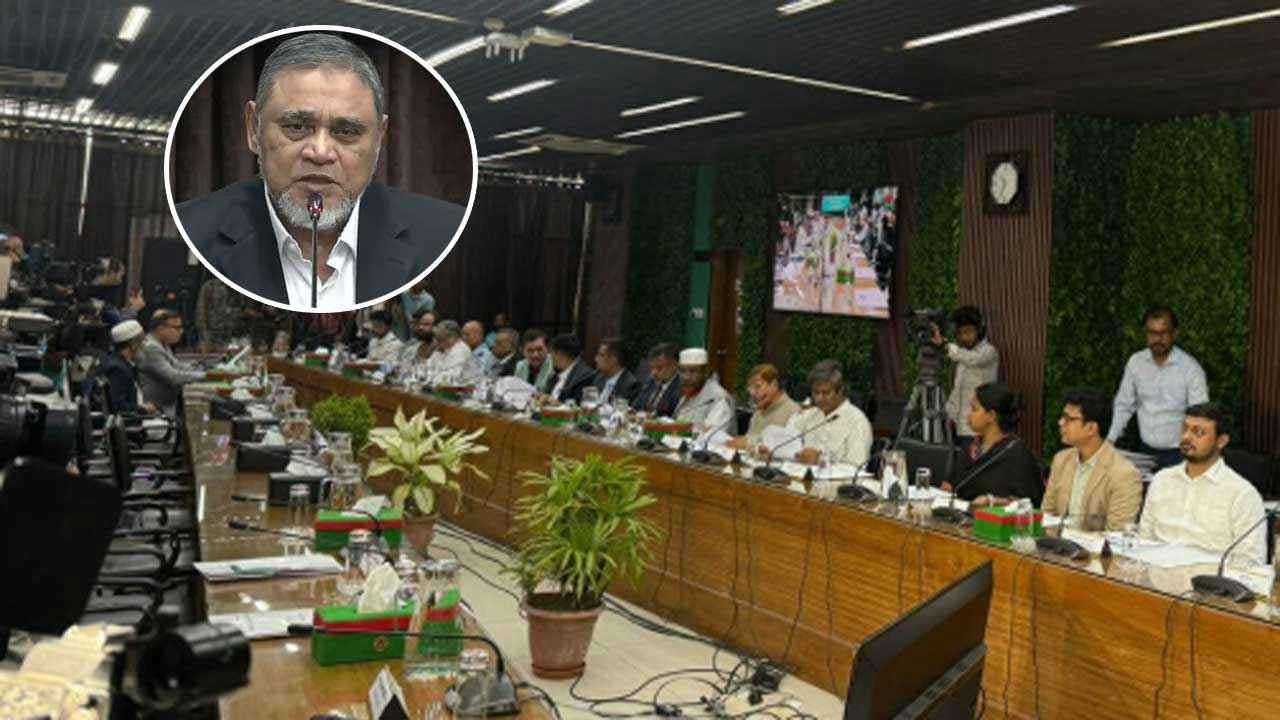 বুধবার নির্বাচন ভবনে রাজনৈতিক দলগুলোর সাথে সংলাপে বক্তব্য দেন সিইসি এ এম এম নাসির উদ্দিন