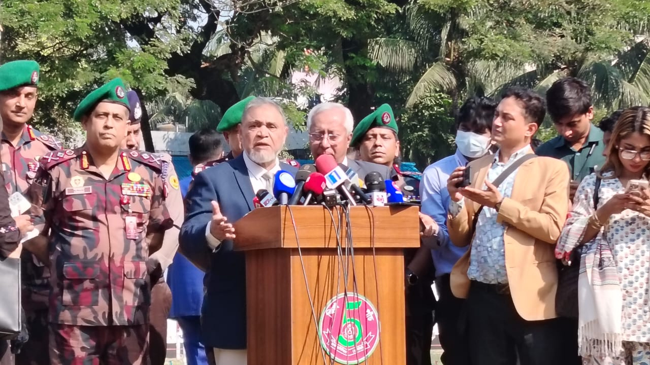 পিলখানায় আয়োজিত নির্বাচন কেন্দ্রিক মক এক্সারসাইজ পরিদর্শনে সিইসি এ এম এম নাসির উদ্দিন