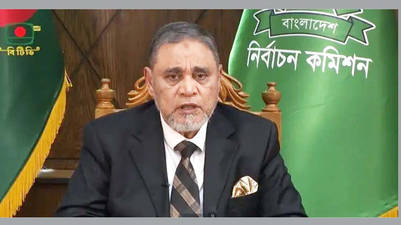 জাতির উদ্দেশে ভাষণ দেন প্রধান নির্বাচন কমিশনার (সিইসি) এ এম এম নাসির উদ্দিন