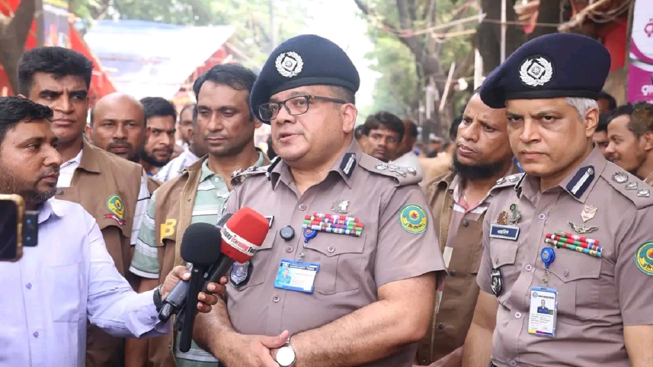 মইজ্জারটেক পশুর হাট পরিদর্শনে সিএমপি কমিশনার