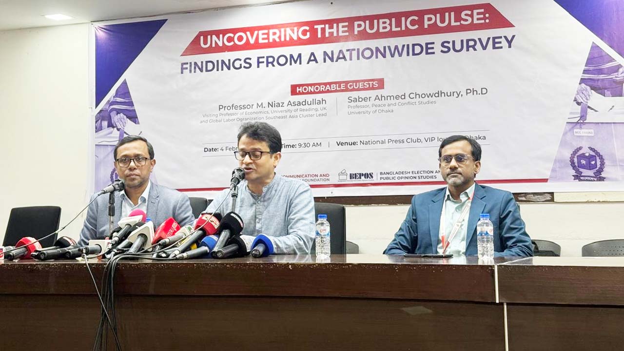 জাতীয় প্রেসক্লাবের তফাজ্জল হোসেন মানিক মিয়া হলে ‘আনকাভারিং দ্য পাবলিক পালস : এ নেশনওয়াইড সার্ভে’ শীর্ষক সংবাদ সম্মেলন