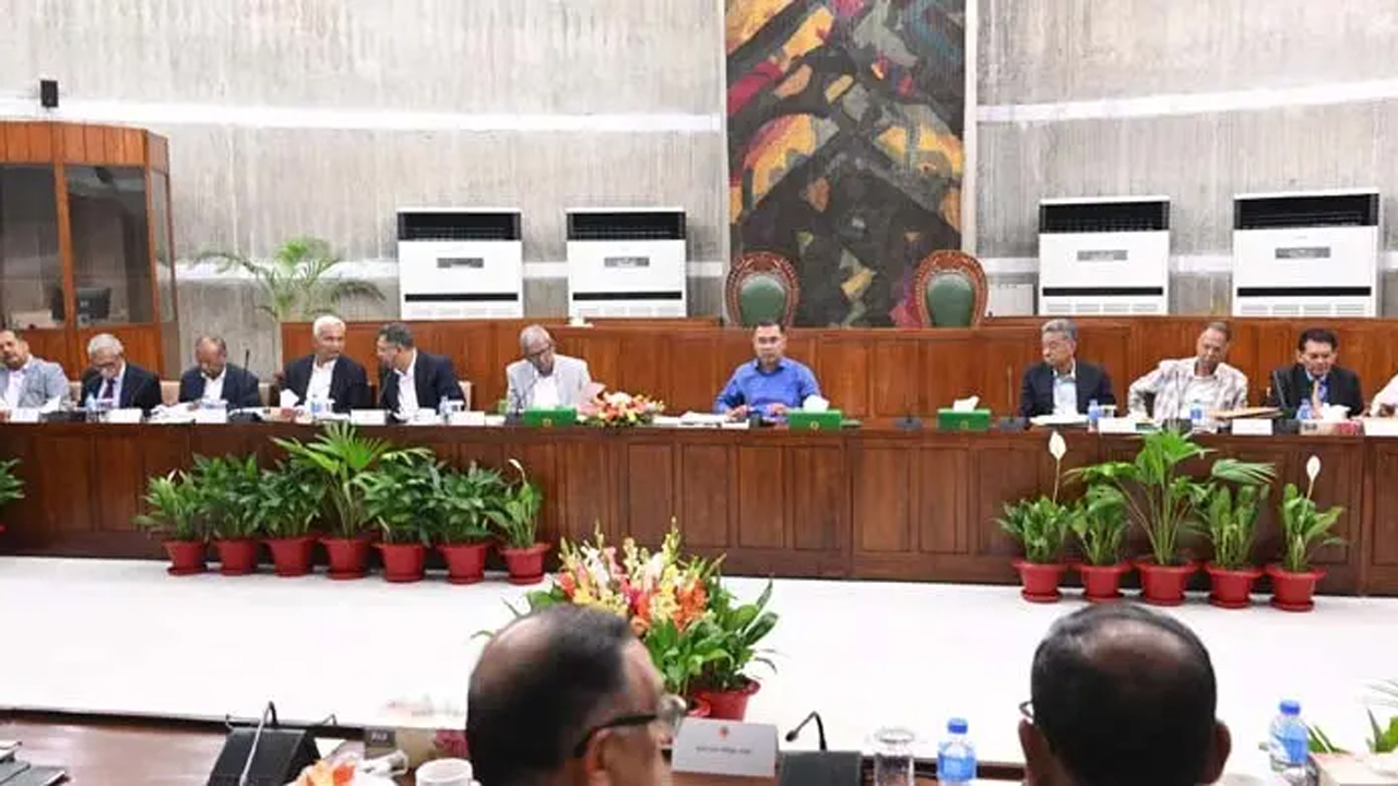 বৃহস্পতিবার রাতে সংসদ সচিবালয়ের মন্ত্রিপরিষদ কক্ষে প্রধানমন্ত্রী তারেক রহমানের সভাপতিত্বে মন্ত্রিসভার বৈঠক অনুষ্ঠিত হয়