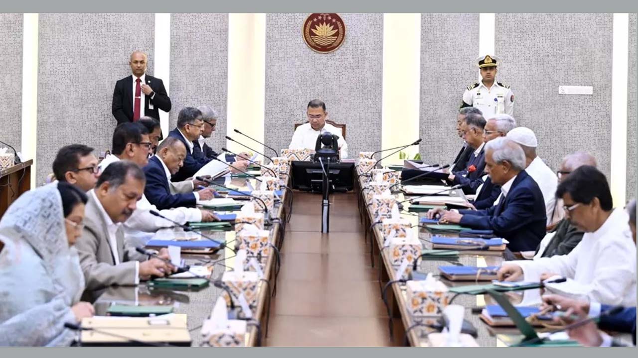 সচিবালয়ে প্রধানমন্ত্রী তারেক রহমানের সভাপতিত্বে মন্ত্রিসভার প্রথম বৈঠক