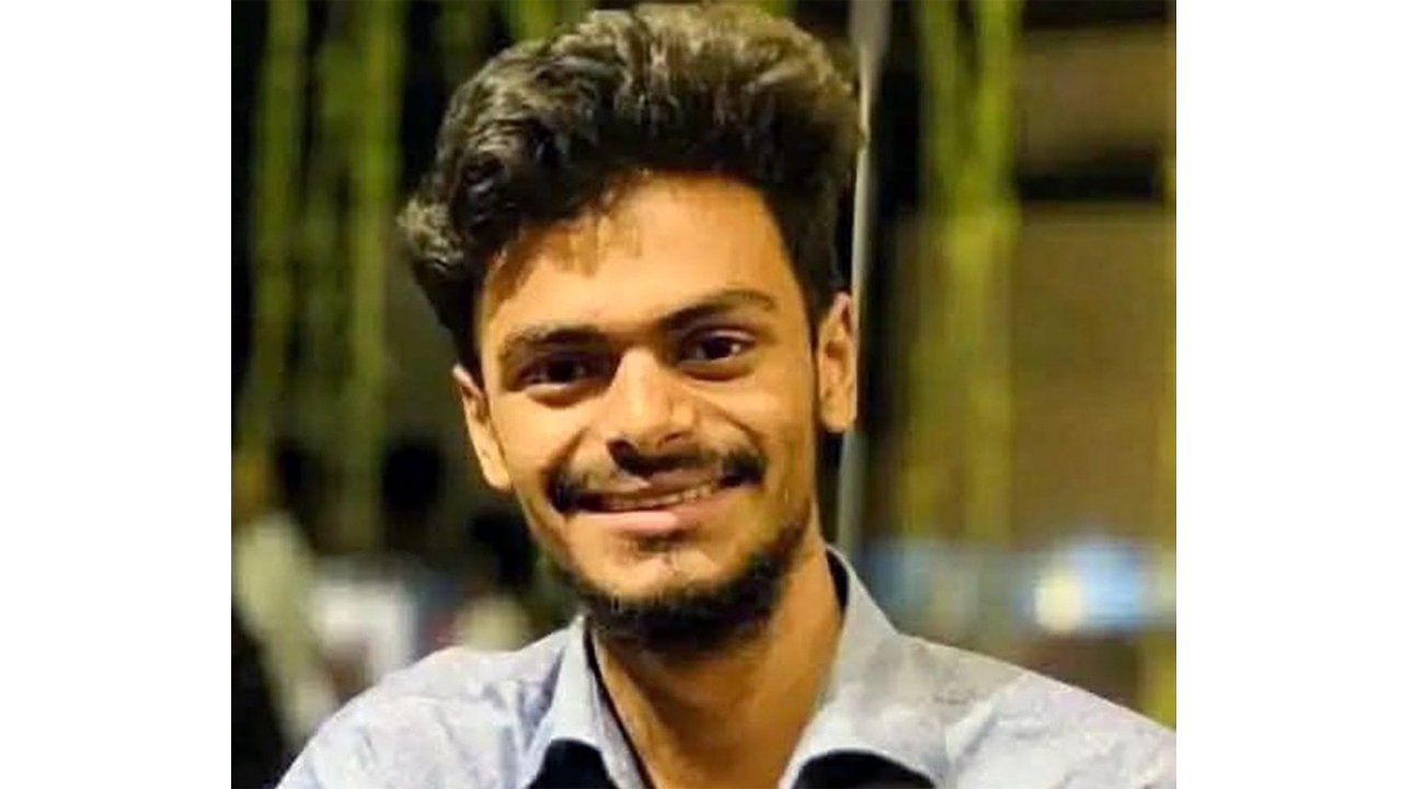 কাভার্ডভ্যান চাপায় নিহত রোমান