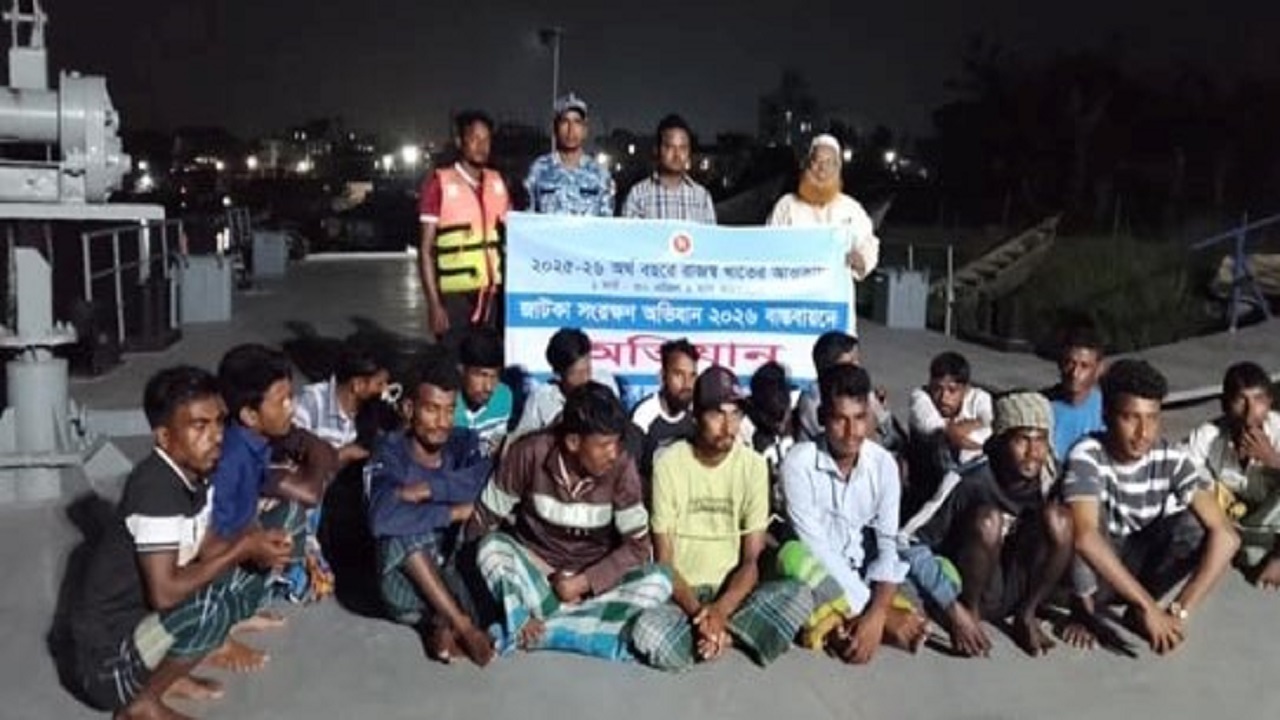 চাঁদপুরে জাটকা ধরার অপরাধে ১৭ জেলের অর্থদণ্ড