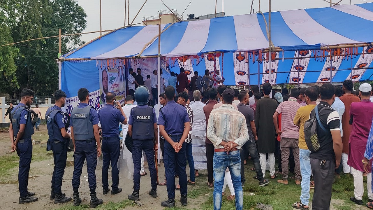 মতলবে নাসিরুদ্দীন পাটওয়ারীর অনুষ্ঠানে আইনশৃঙ্খলা রক্ষায় অতিরিক্ত পুলিশ মোতায়েন!