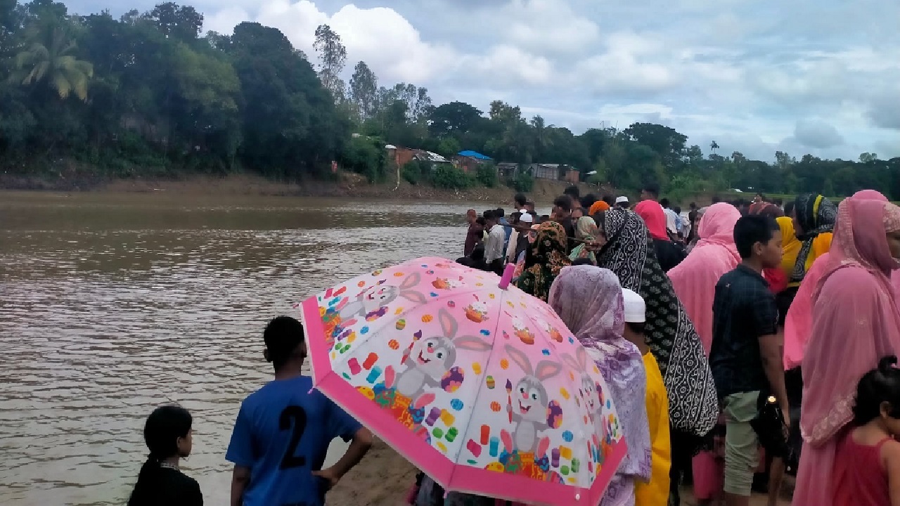 চকরিয়া মাতামুহুরী নদীতে গোসলে গিয়ে নিখোঁজ ছাত্রীর লাশ উদ্ধার