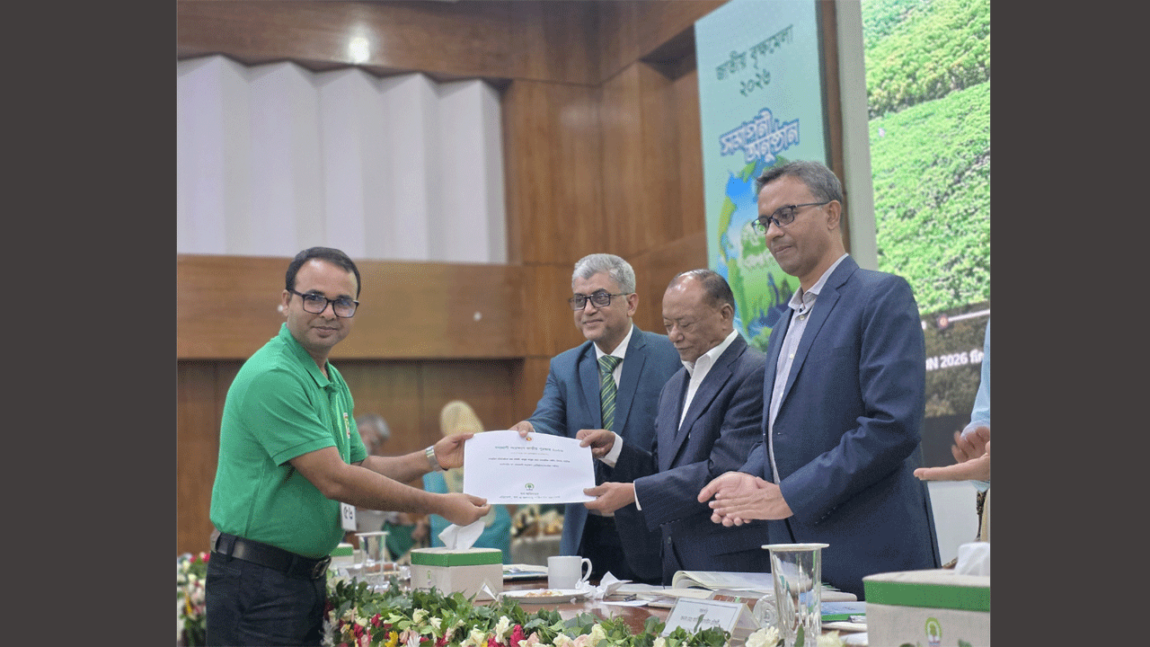 পুরস্কার পেল চলনবিল জীববৈচিত্র্য রক্ষা কমিটি