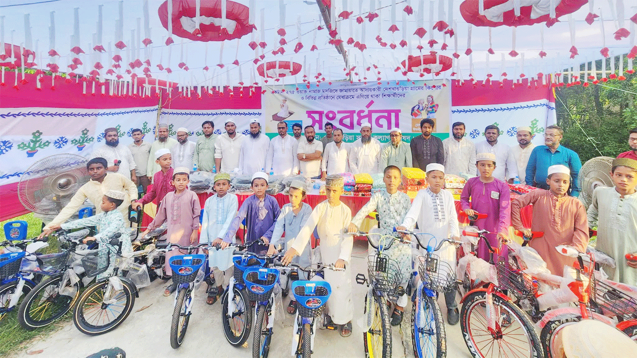 সাইকেলসহ শিশুরা