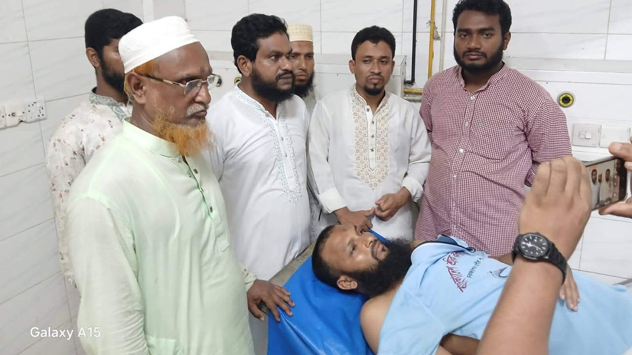 চরফ্যাশনে যুবদল নেতার হামলার শিকার জামায়াত নেতা