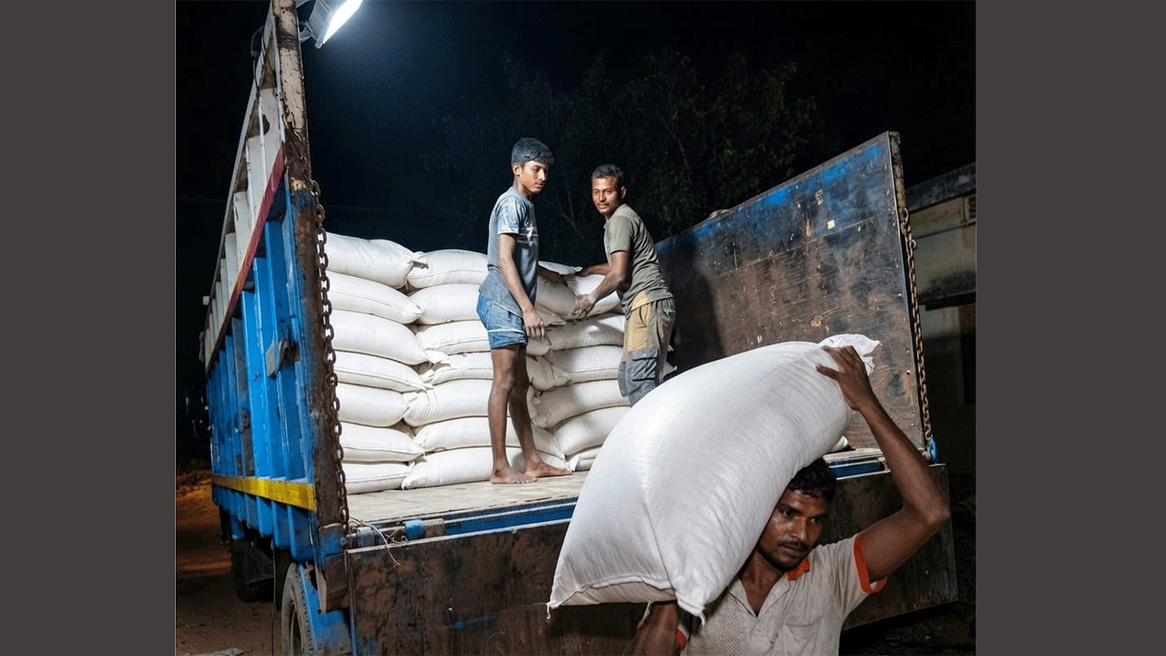 সার পাচারের দৃশ্য