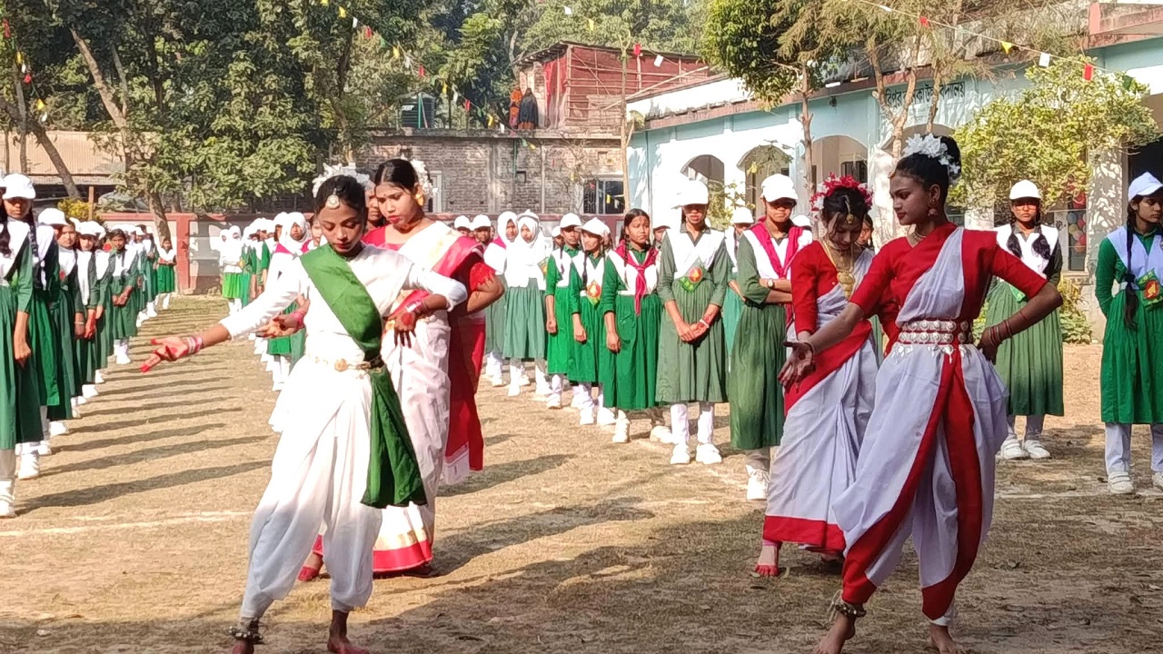চাটমোহরের হরিপুর বালিকা বিদ্যালয়ে বার্ষিক ক্রীড়ানুষ্ঠান