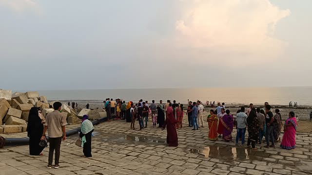 পর্যটকদের ভীড়