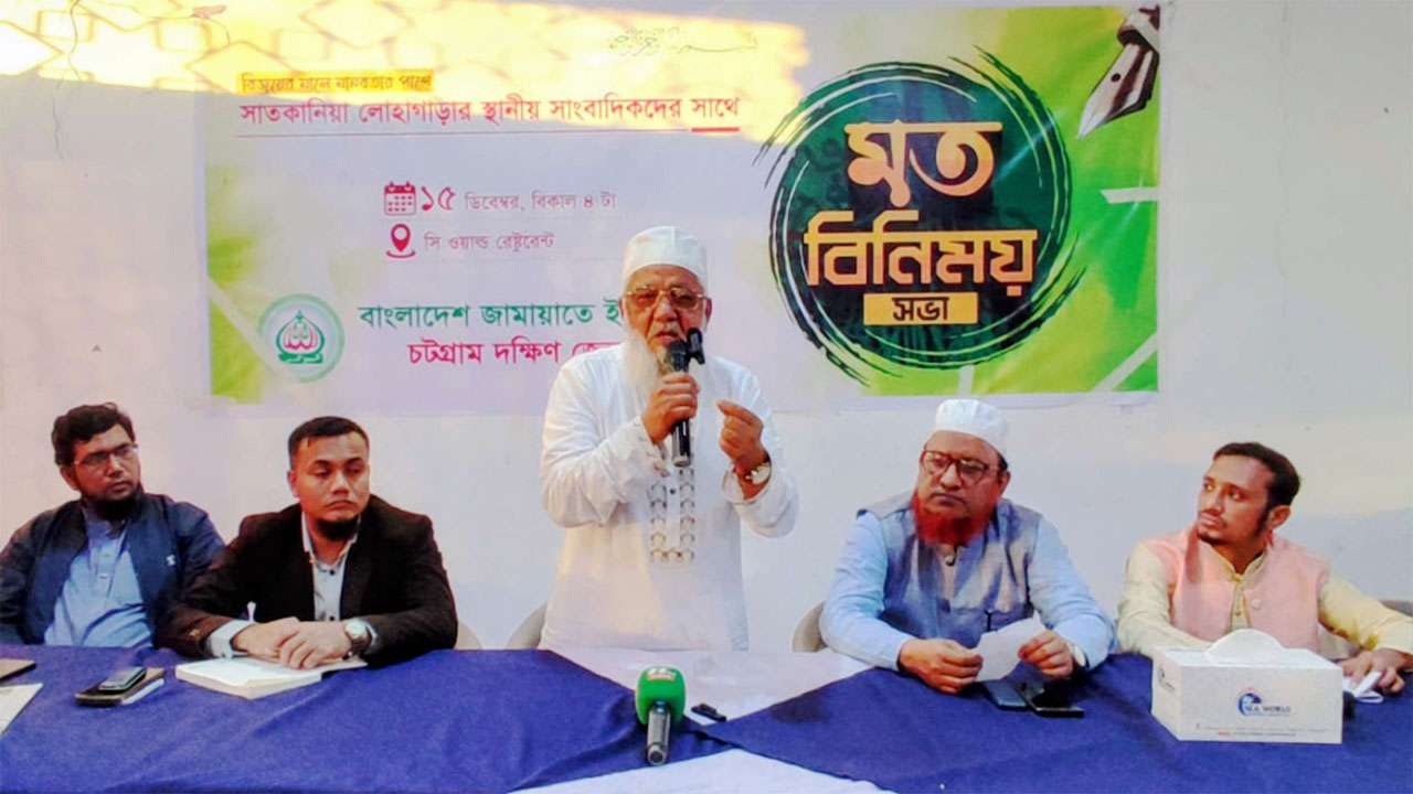 সংবাদকর্মীদের সাথে মতবিনিময়